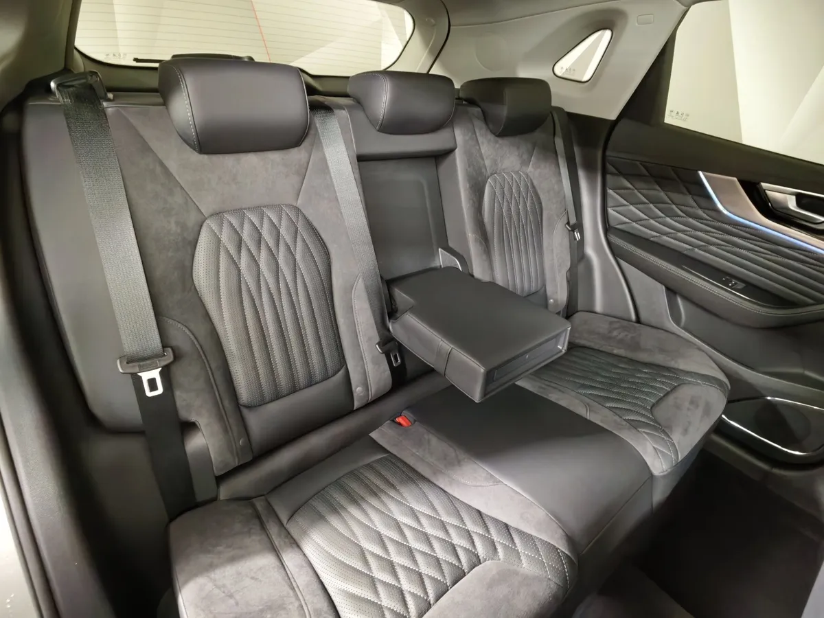 Hongqi HS5 2.0 AT 4WD (218 л.с.) Комфорт 4WD Желтый в АВИЛОН. Слайд №17