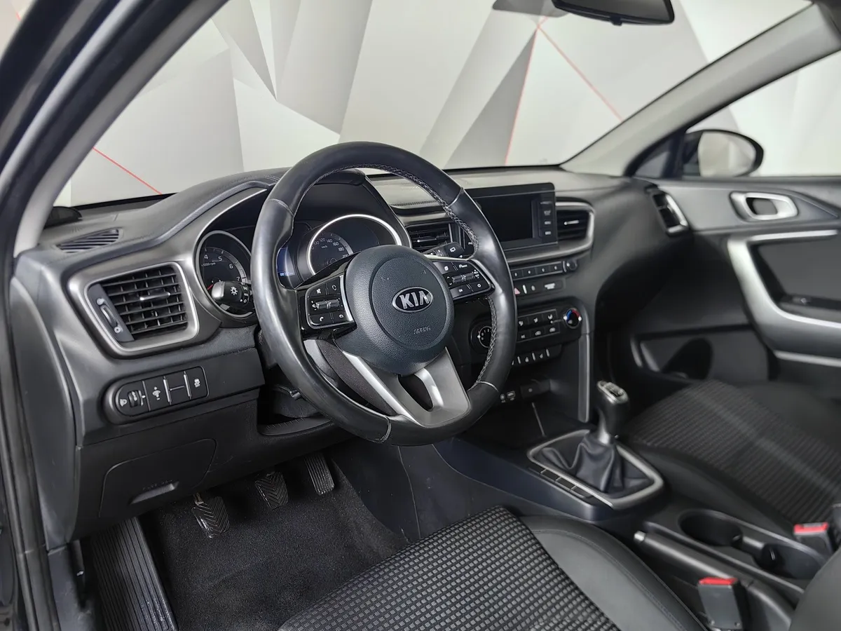 Kia Ceed 1.6 MPI MT (130 л.с.) Comfort Черный в АВИЛОН. Слайд №19