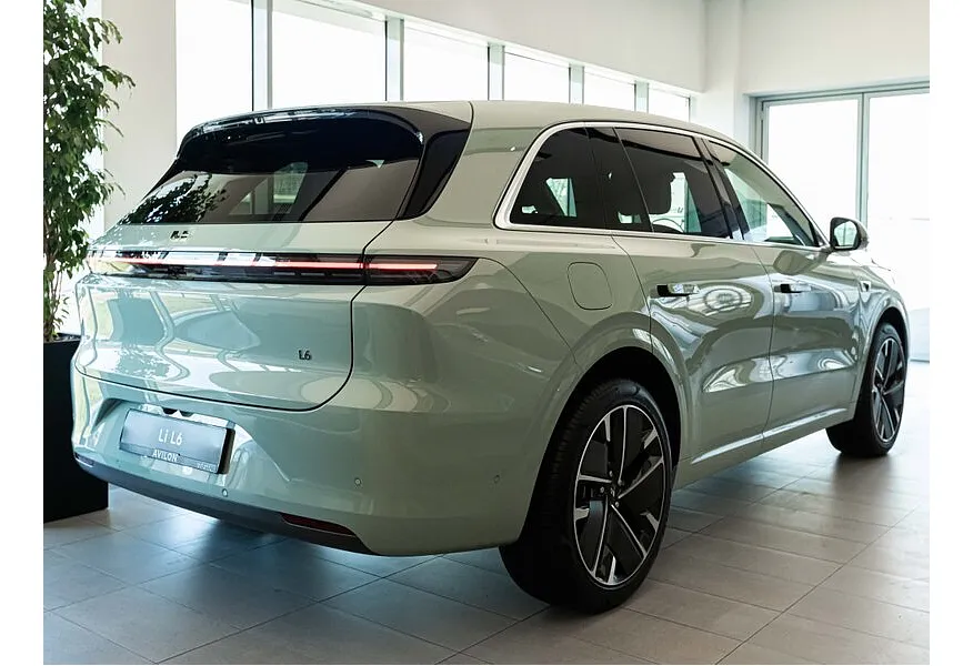 Li Auto L6 1.5 AT 4WD (150 л.с.) Pro Голубой в АВИЛОН. Слайд №6