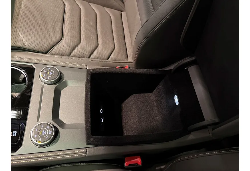 Volkswagen Touareg 2.0 TSI Tiptronic 4Motion (265 л.с.) Черный в АВИЛОН. Слайд №19