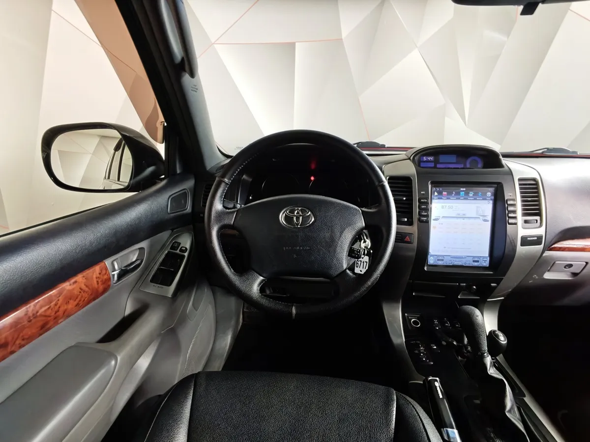 Toyota Land Cruiser Prado 4.0 AT (249 л.с.) Черный в АВИЛОН. Слайд №18