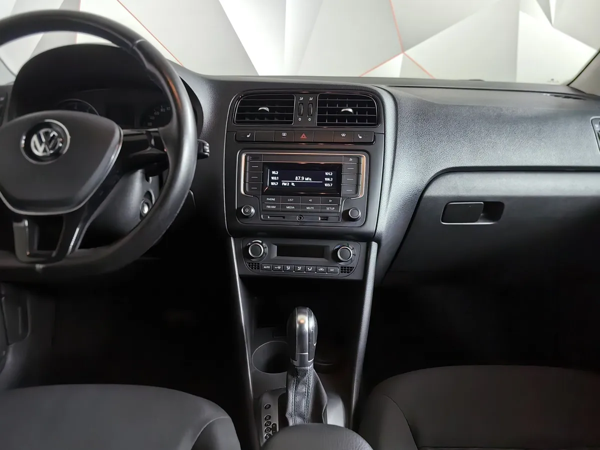 Volkswagen Polo 1.6 MPI AT (110 л.с.) Comfortline Коричневый в АВИЛОН. Слайд №15