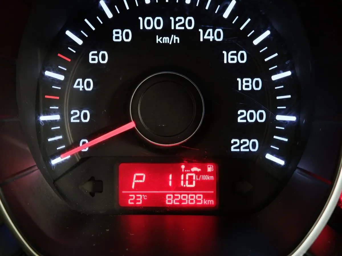 Kia Rio 1.6 6MT (123 л.с.) Серебристый в АВИЛОН. Слайд №18
