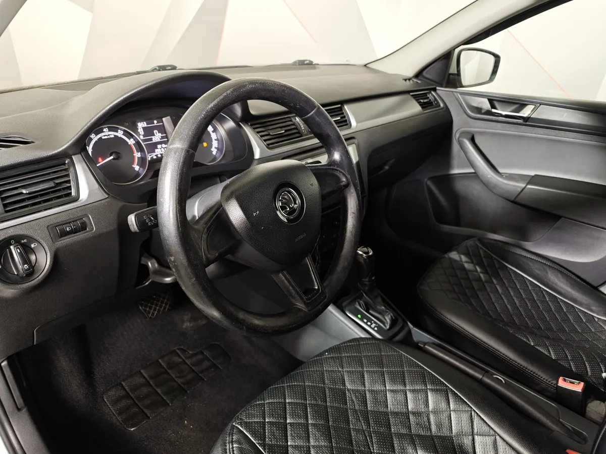 Skoda Rapid 1.6 AT (110 л.с.) Белый в АВИЛОН. Слайд №19