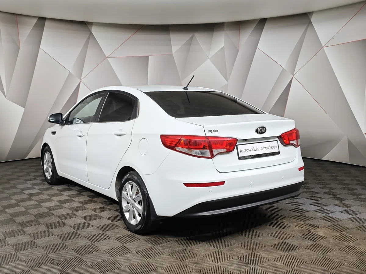 Kia Rio 1.6 MT (123 л.с.) Luxe Белый в АВИЛОН. Слайд №4