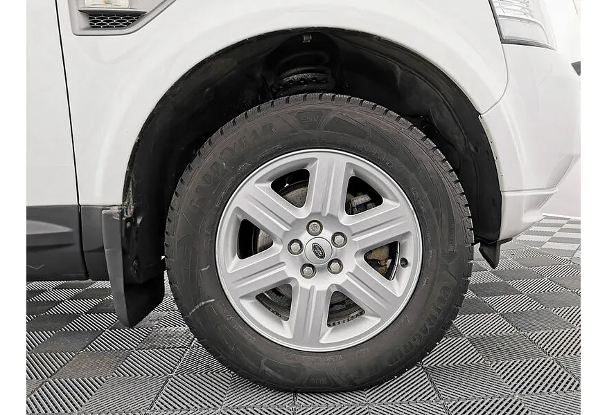 Land Rover Freelander 2.2 TD4 AT 4WD (150 л.с.) Белый в АВИЛОН. Слайд №9