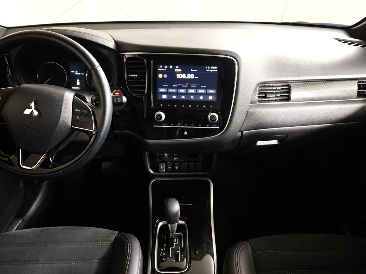 Mitsubishi Outlander 2.0 CVT 4WD (146 л.с.) Белый в АВИЛОН. Слайд №15