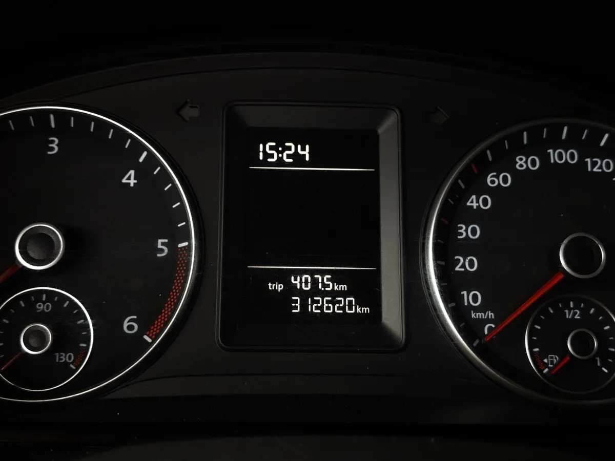 Volkswagen Caddy 1.6 TDI DSG (102 л.с.) Comfortline (5 мест) Белый в АВИЛОН. Слайд №17