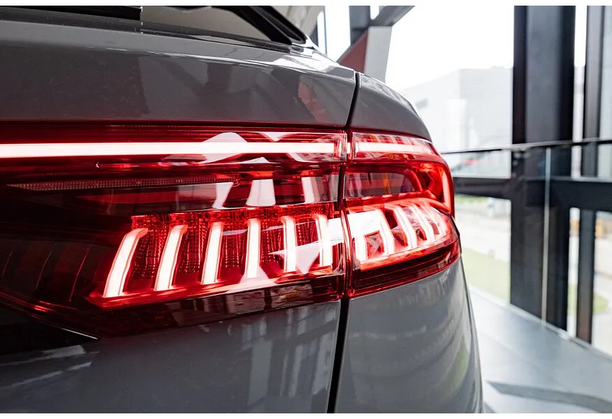 Audi Q8 50 TDI Tiptronic quattro (286 л.с.) Серый в АВИЛОН. Слайд №15 Audi Q8 50 TDI Tiptronic quattro (286 л.с.) Серый в АВИЛОН. Слайд №15