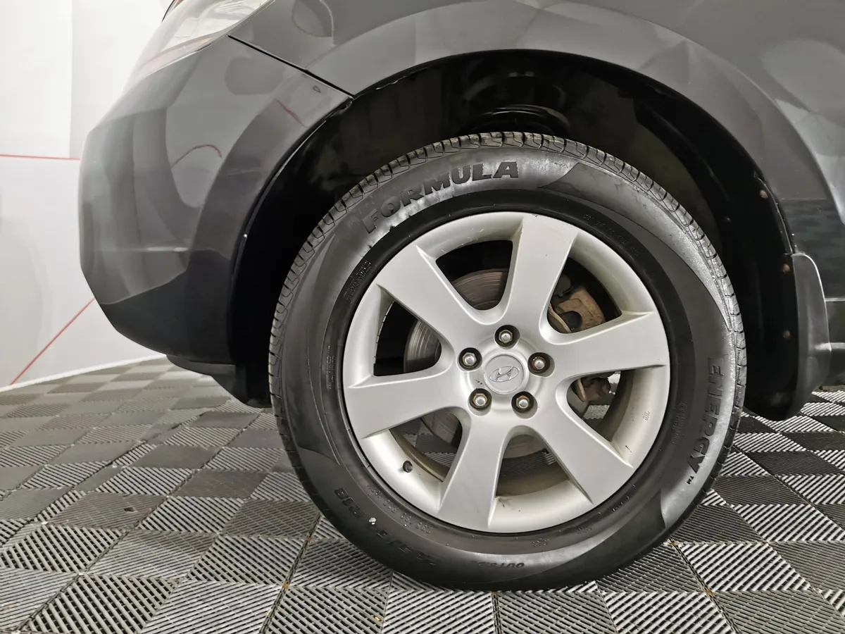 Hyundai Santa Fe 2.2 CRDi AT (153 л.с.) Черный в АВИЛОН. Слайд №9