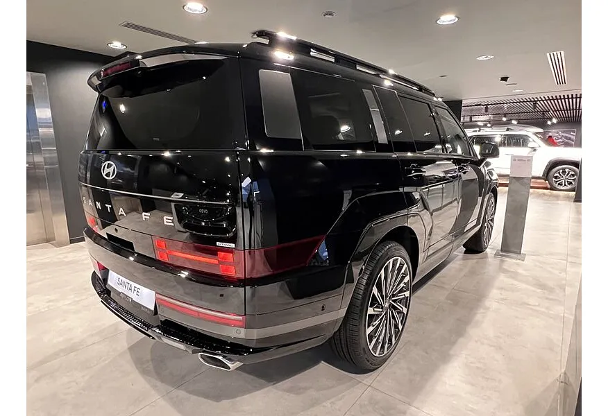 Hyundai Santa Fe 2.0 AT 4WD 7 seats (247 л.с.) Connoisseur Ultra Черный в АВИЛОН. Слайд №5