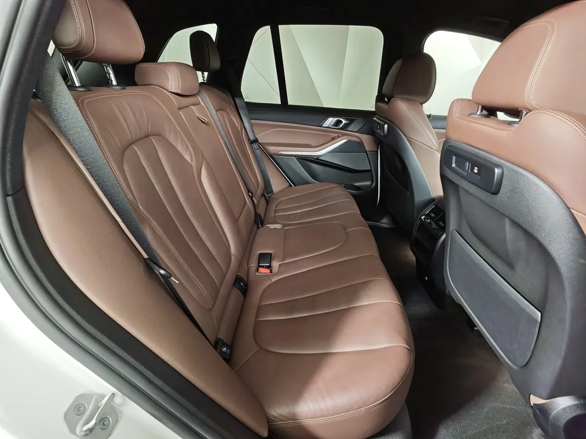 BMW X5 xDrive40i Steptronic (340 л.с.) Белый в АВИЛОН. Слайд №14