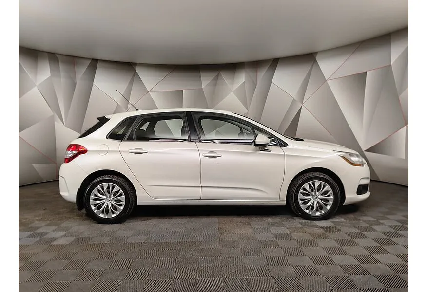 Citroen C4 1.6 VTi AT (120 л.с.) Белый в АВИЛОН. Слайд №6 Citroen C4 1.6 VTi AT (120 л.с.) Белый в АВИЛОН. Слайд №6