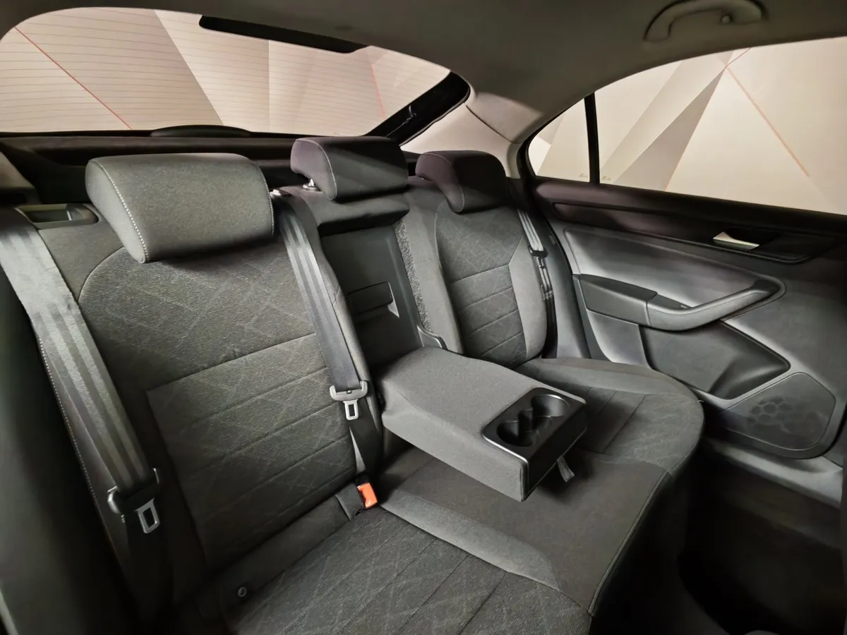 Volkswagen Polo 1.6 MPI AT (110 л.с.) Highline Черный в АВИЛОН. Слайд №17