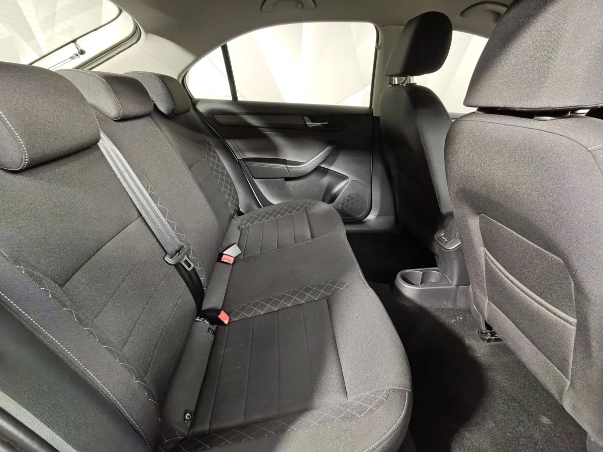 Skoda Rapid 1.6 AT (110 л.с.) Белый в АВИЛОН. Слайд №16