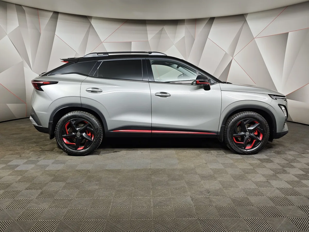 Omoda C5 1.6T DCT 4WD (150 л.с.) Supreme (двухцветный, красные элементы экстерьера) Серый в АВИЛОН. Слайд №6