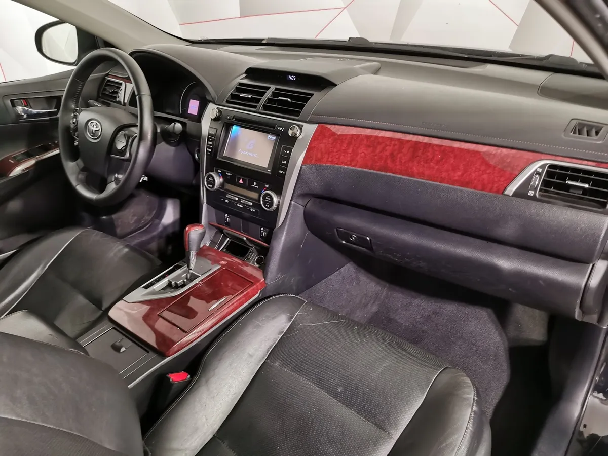 Toyota Camry 2.5 AT (181 л.с.) Черный в АВИЛОН. Слайд №12