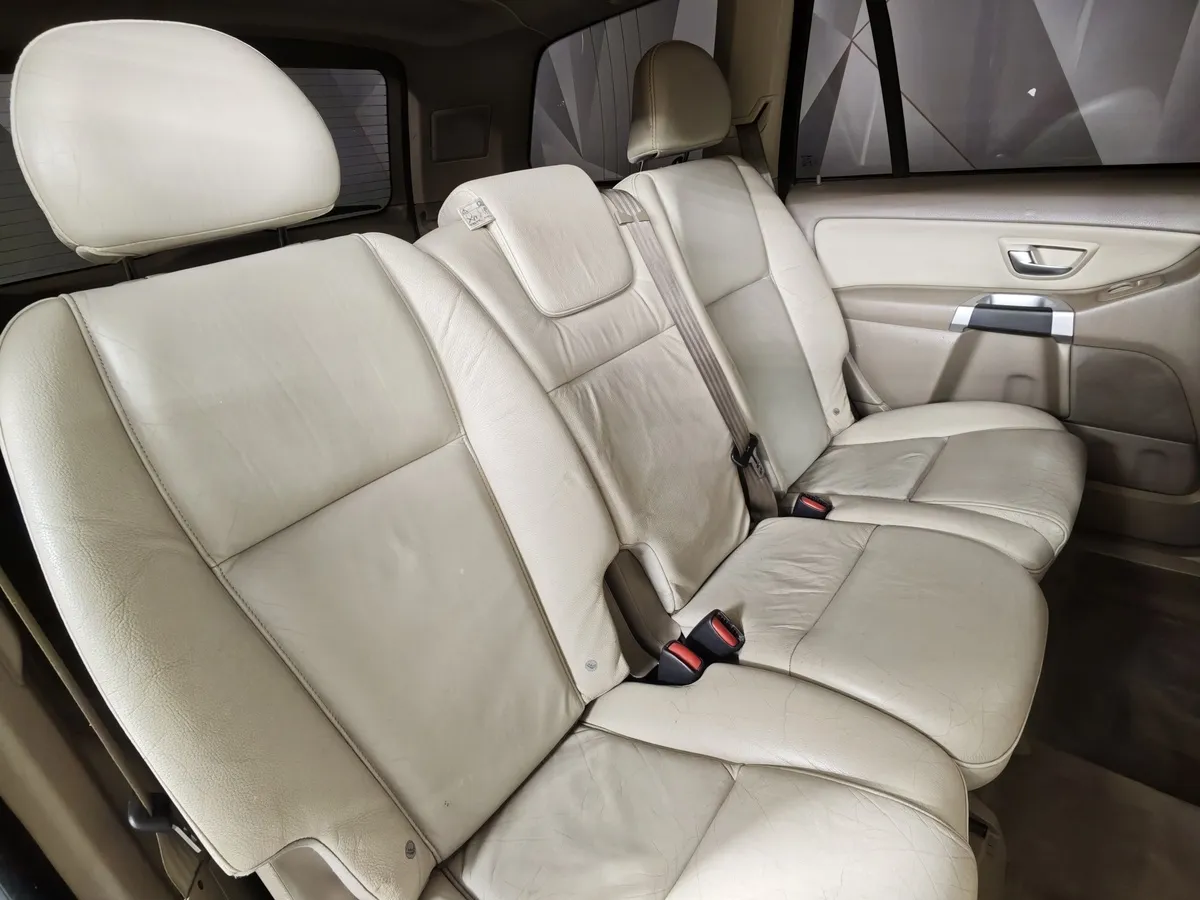 Volvo XC90 2.5 T5 Geartronic AWD (5 мест) (210 л.с.) Коричневый в АВИЛОН. Слайд №16