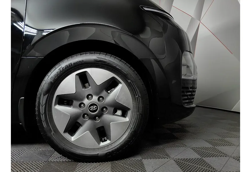 Hyundai Staria 2.2 CRDi 8AT 4WD (177 л.с.) 9 мест High-Tech + Электропривод багажника Черный в АВИЛОН. Слайд №9