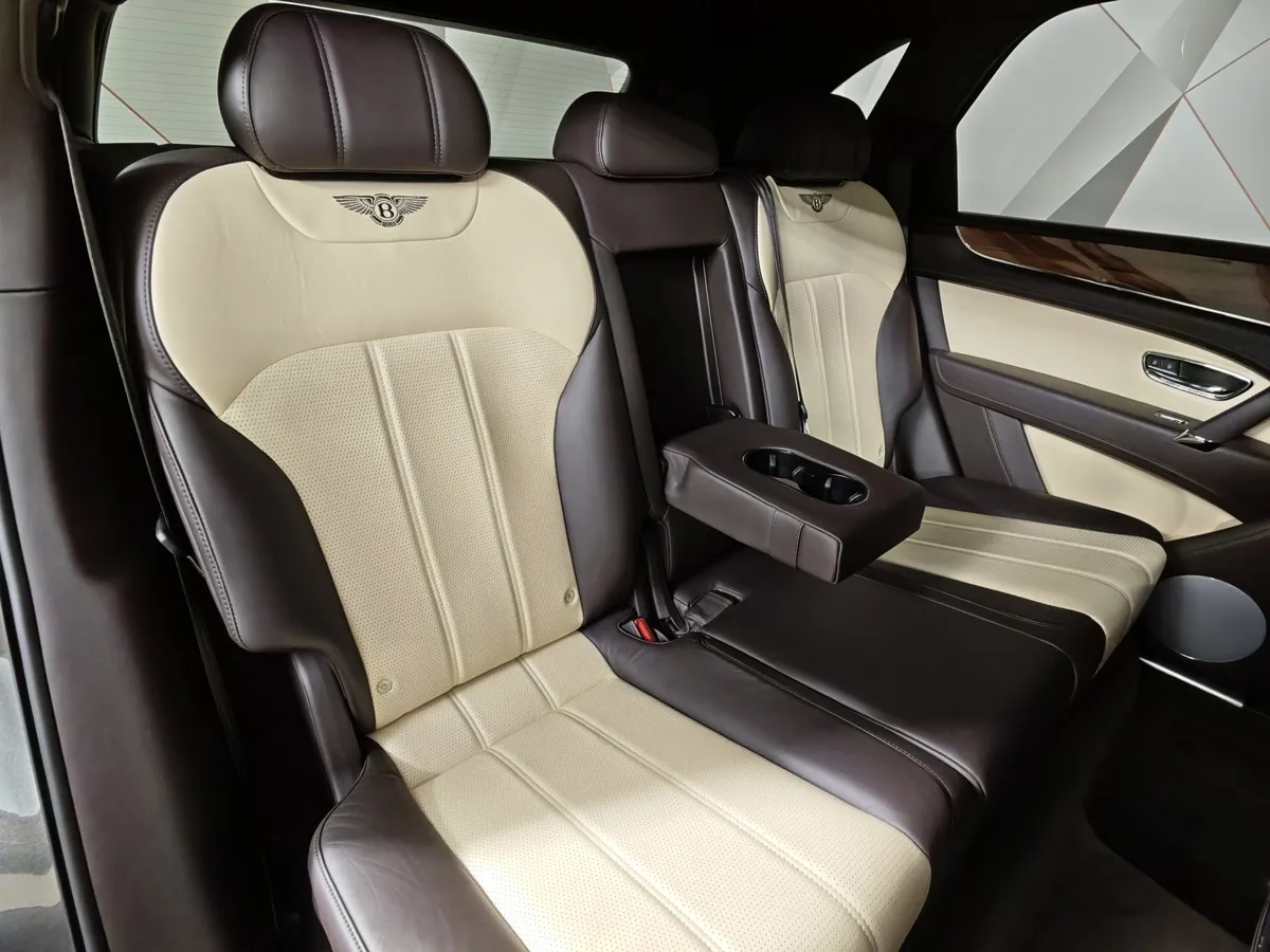 Bentley Bentayga 4.0 AT AWD (550 л.с.) Серый в АВИЛОН. Слайд №17