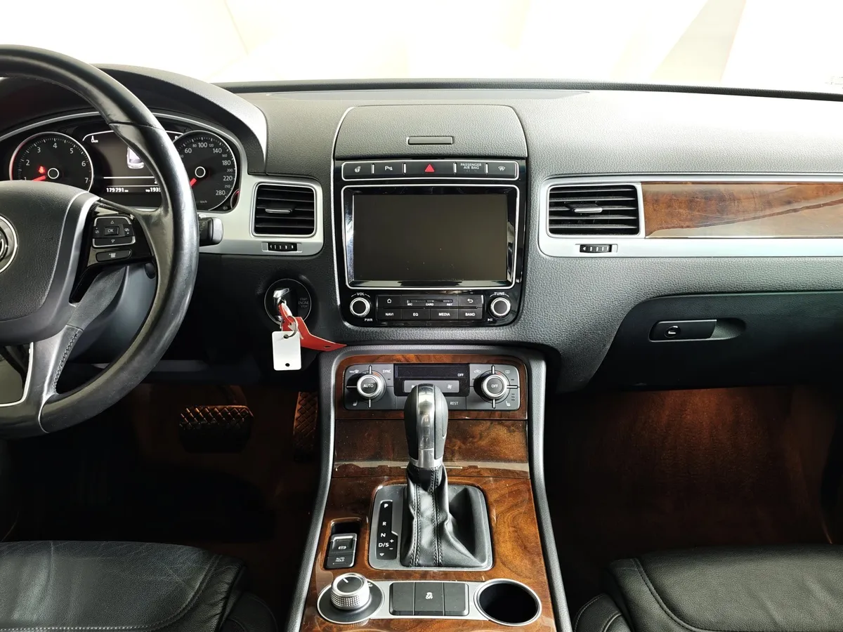 Volkswagen Touareg 3.6 FSI Tiptronic 4Motion (249 л.с.) V6 FSI Белый в АВИЛОН. Слайд №14