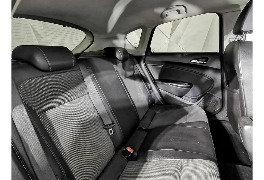 Opel Astra 1.6 AT (115 л.с.) Бежевый в АВИЛОН. Слайд №15