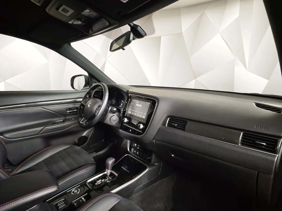 Mitsubishi Outlander 2.0 CVT 4WD (146 л.с.) Белый в АВИЛОН. Слайд №13