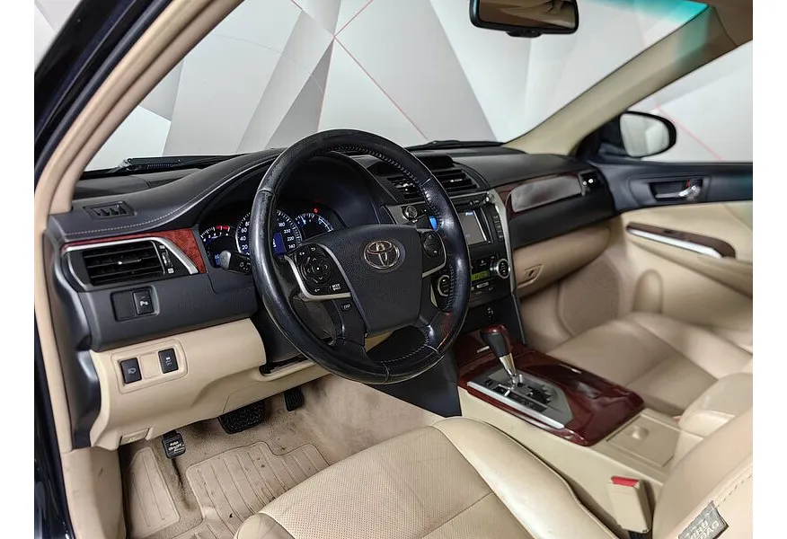 Toyota Camry 2.5 AT (181 л.с.) Черный в АВИЛОН. Слайд №18 Toyota Camry 2.5 AT (181 л.с.) Черный в АВИЛОН. Слайд №18