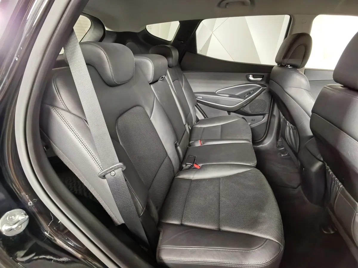 Hyundai Santa Fe 2.2 CRDI AT AWD (200 л.с.) Comfort Черный в АВИЛОН. Слайд №16