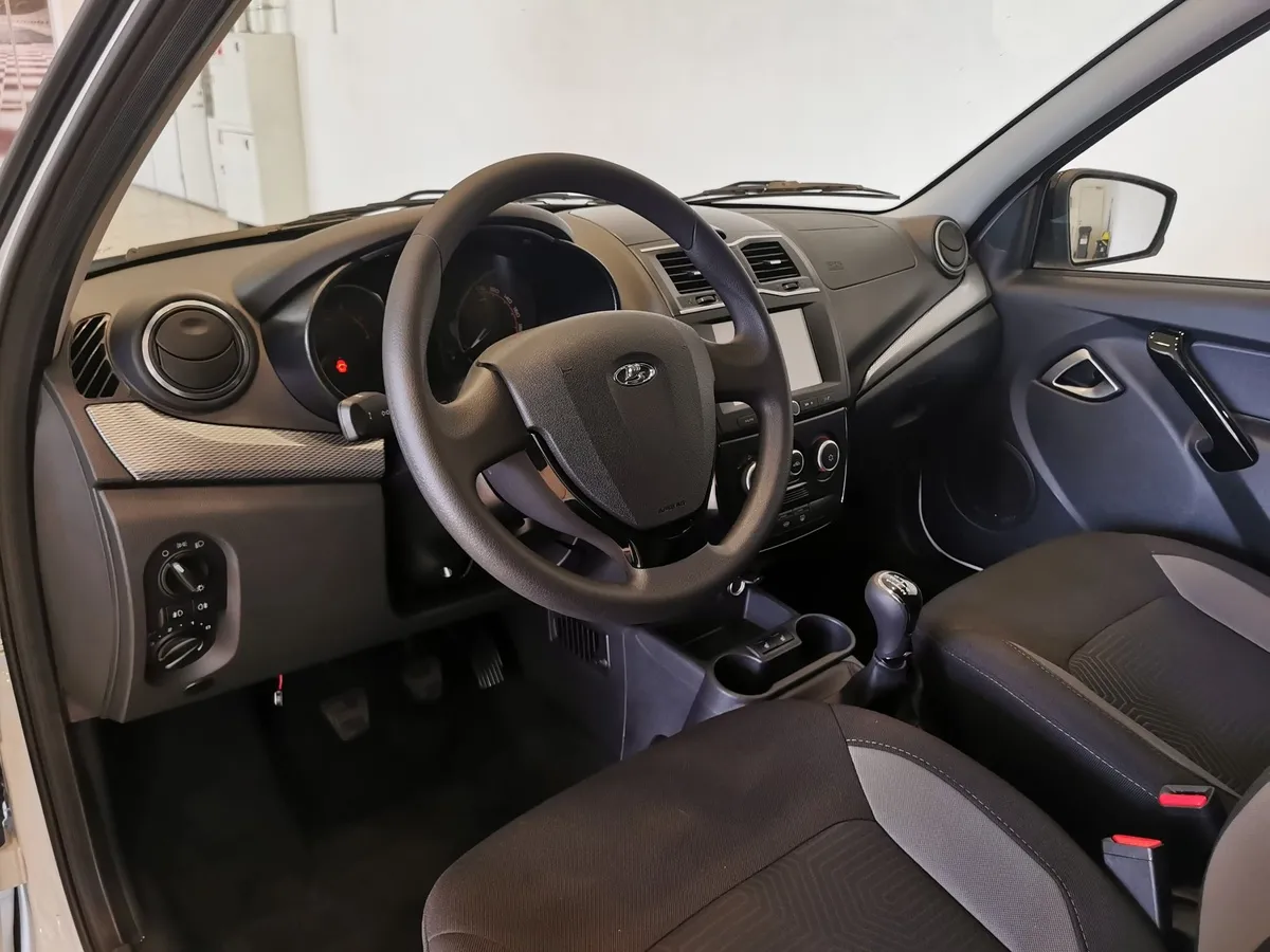 ВАЗ (Lada) Granta 1.6 MT 16 кл (106 л.с.) Белый в АВИЛОН. Слайд №16