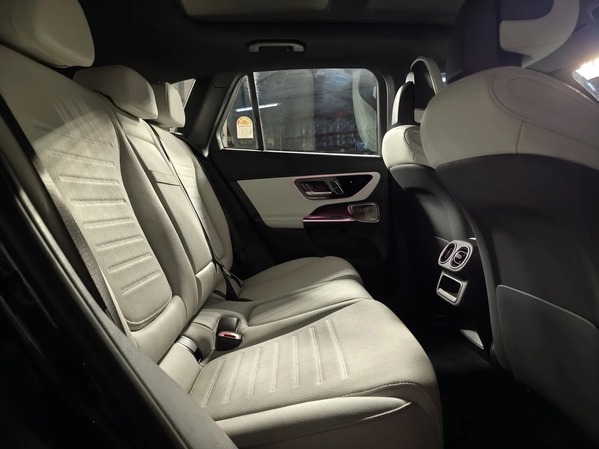 Mercedes-Benz GLC 300 4MATIC 9G-TRONIC (258 л.с.) Черный в АВИЛОН. Слайд №16