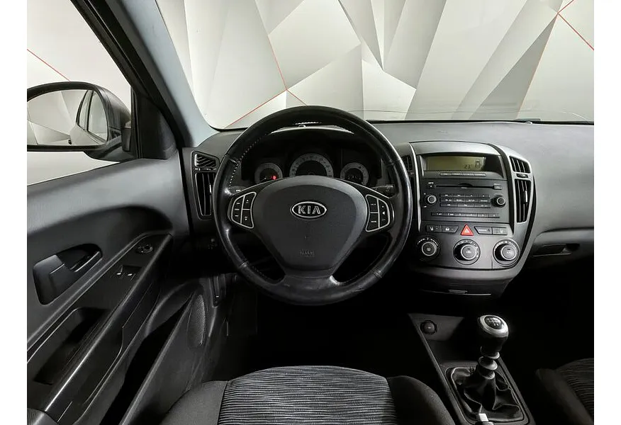 Kia Ceed 1.4 MT (109 л.с.) Бежевый в АВИЛОН. Слайд №18