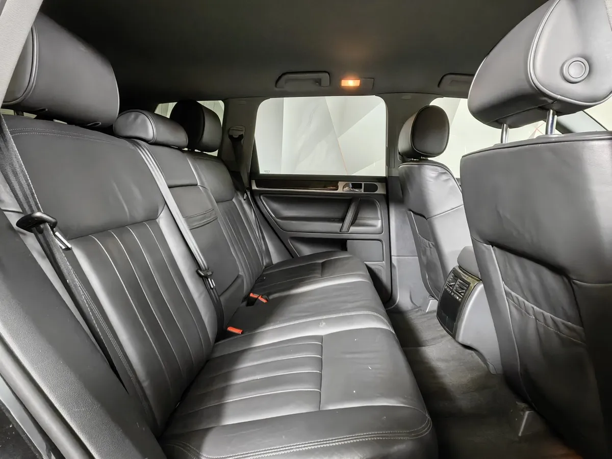 Volkswagen Touareg 4.2 Tiptronic (310 л.с.) Черный в АВИЛОН. Слайд №16
