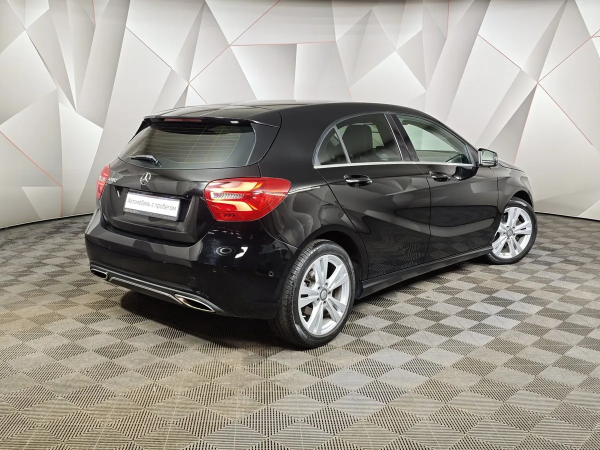 Mercedes-Benz A-Класс A 180 7G-DCT (122 л.с.) Особая серия Черный в АВИЛОН. Слайд №2