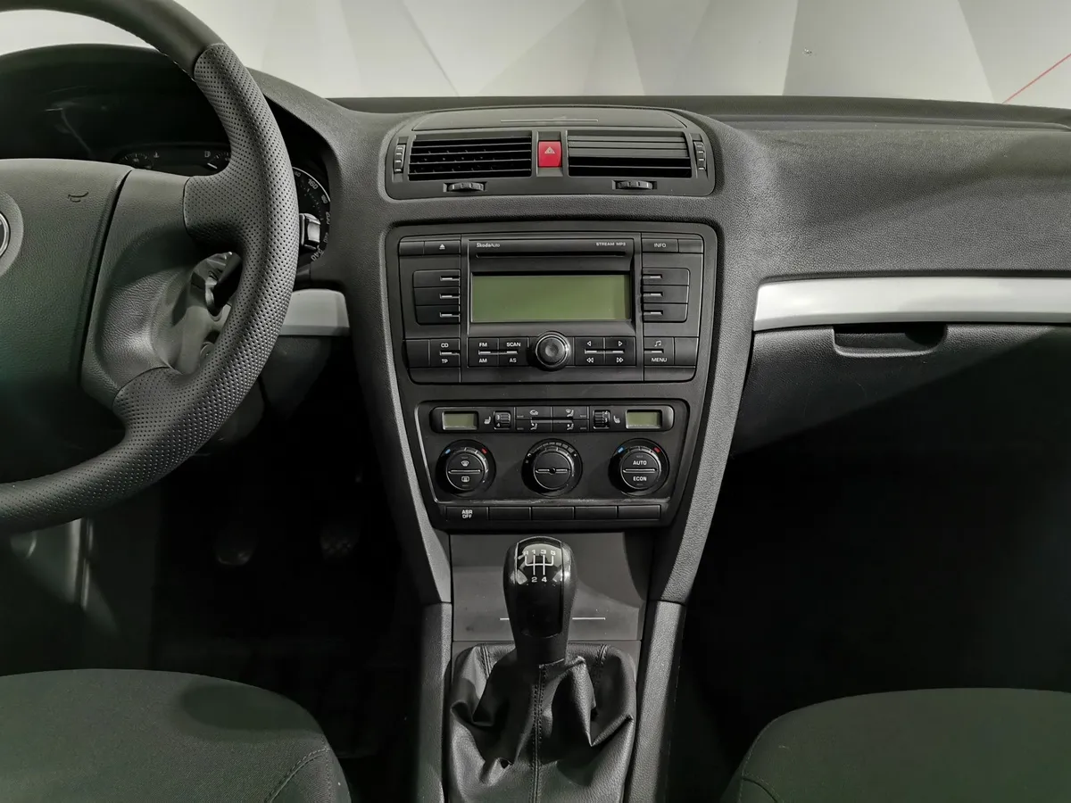 Skoda Octavia 1.6 FSI MT (115 л.с.) Серый в АВИЛОН. Слайд №14