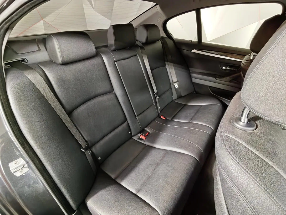 BMW 5 серия 520i AT (184 л.с.) Серый в АВИЛОН. Слайд №13