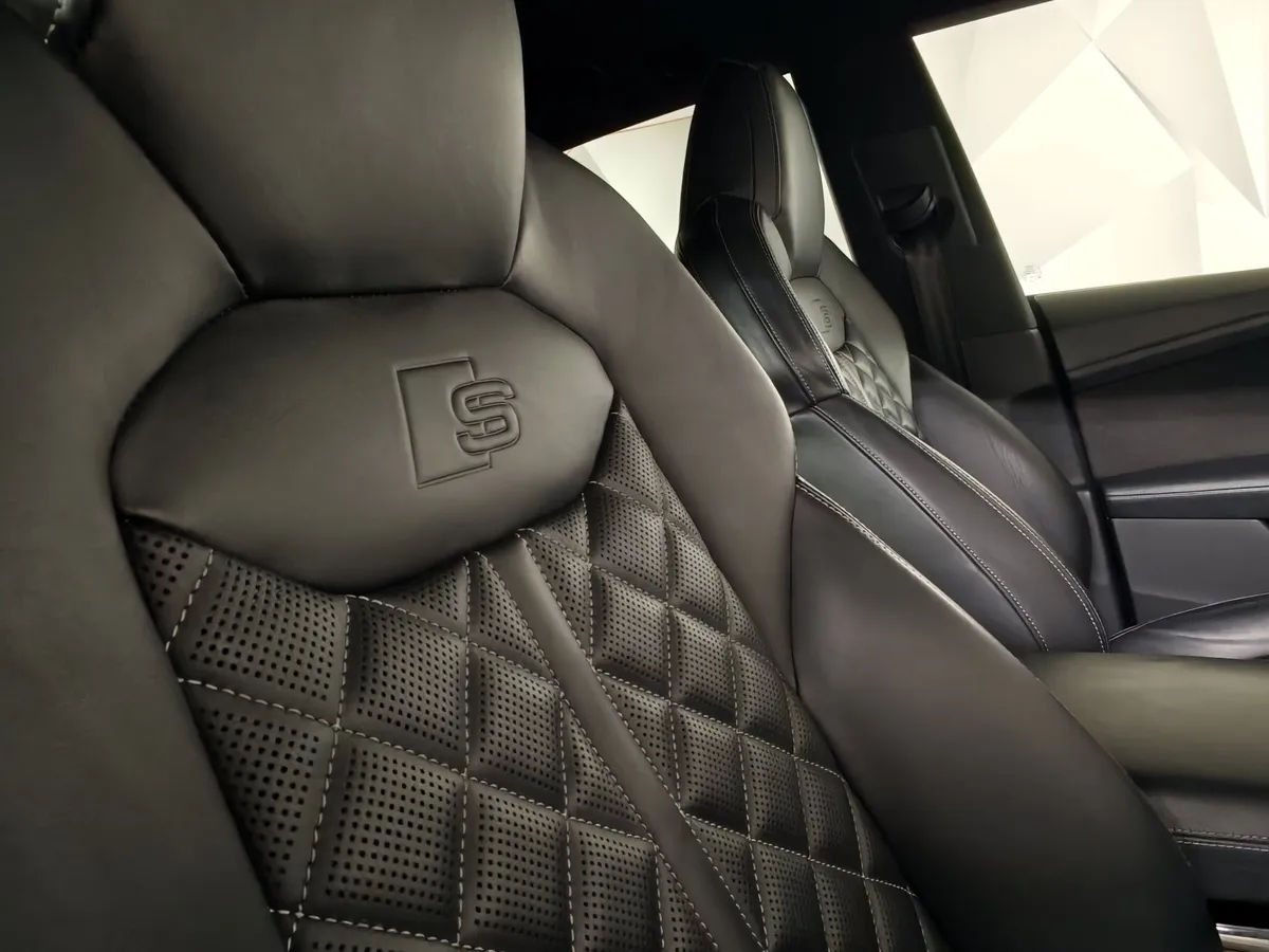 Audi Q8 55 TFSI Tiptronic quattro (340 л.с.) Серый в АВИЛОН. Слайд №28
