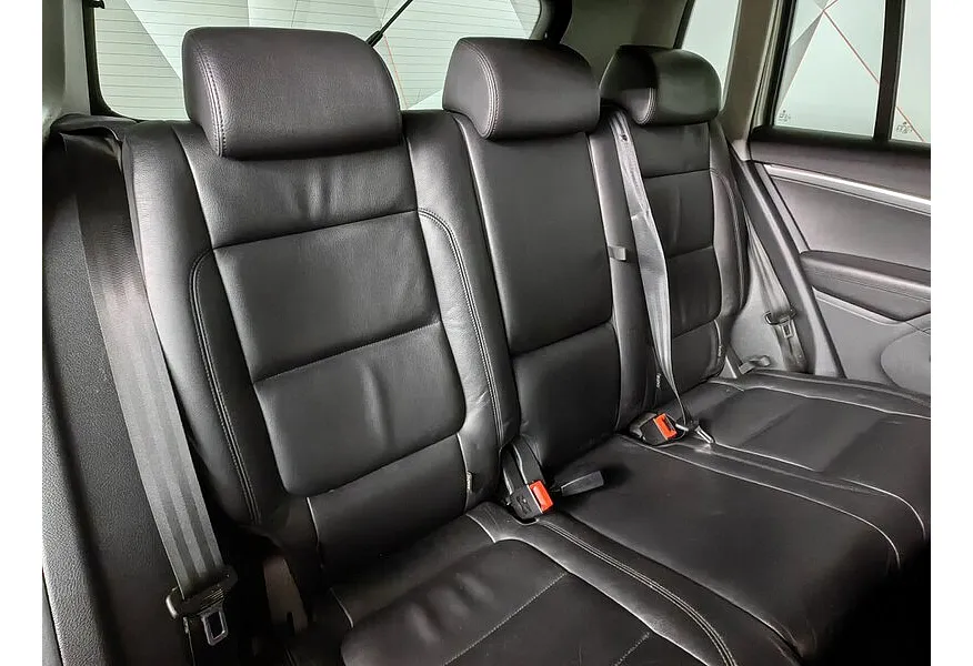 Volkswagen Tiguan 2.0 TDI 4Motion AT (140 л.с.) Track & Style Серебристый в АВИЛОН. Слайд №17