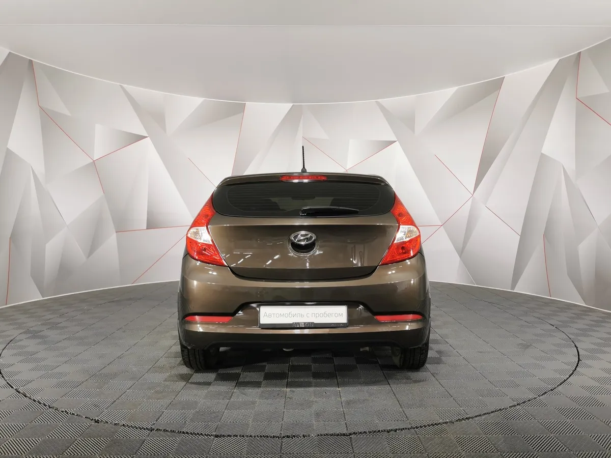 Hyundai Solaris 1.4 MT (107 л.с.) Active Коричневый в АВИЛОН. Слайд №8
