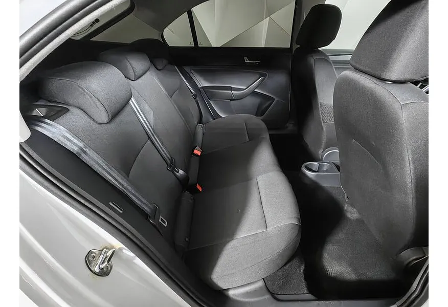 АВИЛОН - Skoda Rapid 1.6 MT (90 л.с.) Белый - slide 11