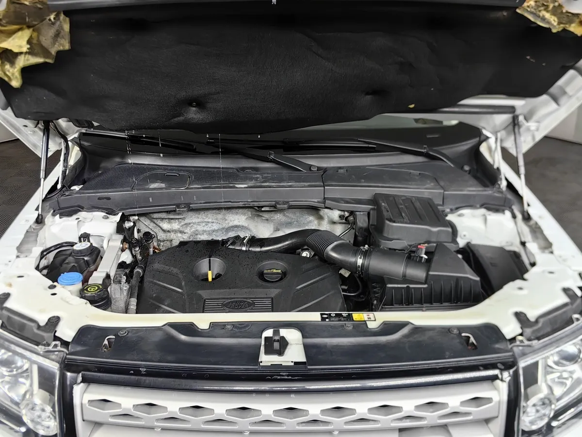 Land Rover Freelander 2.0 Si4 AT 4WD (240 л.с.) HSE Белый в АВИЛОН. Слайд №11