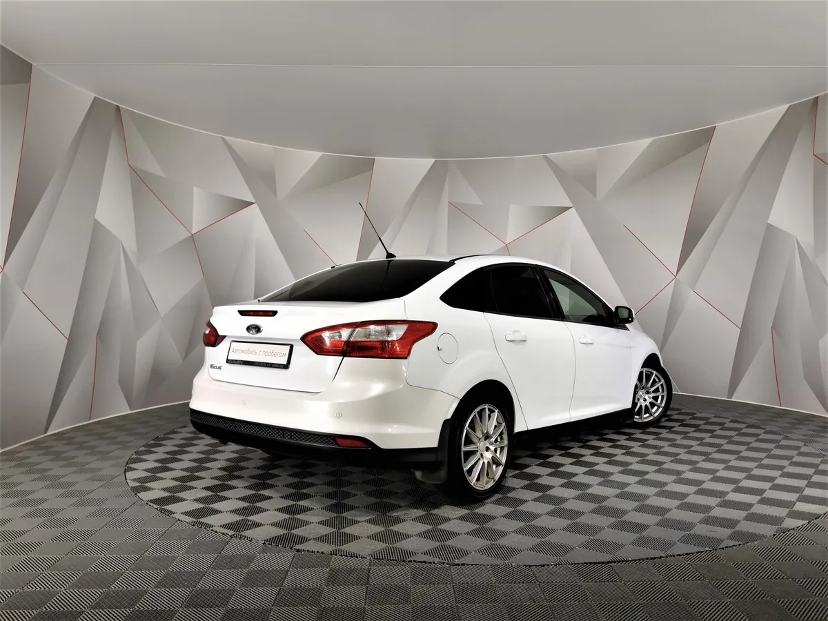 Ford Focus 1.6 MT (105 л.с.) Special Edition Белый в АВИЛОН. Слайд №2