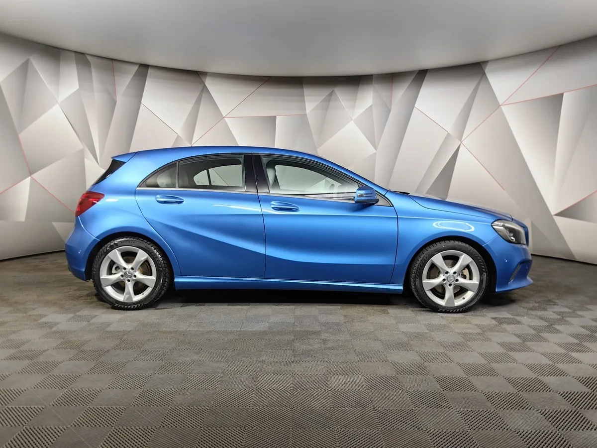 Mercedes-Benz A-Класс 180 7G-DCT (122 л.с.) Голубой в АВИЛОН. Слайд №6