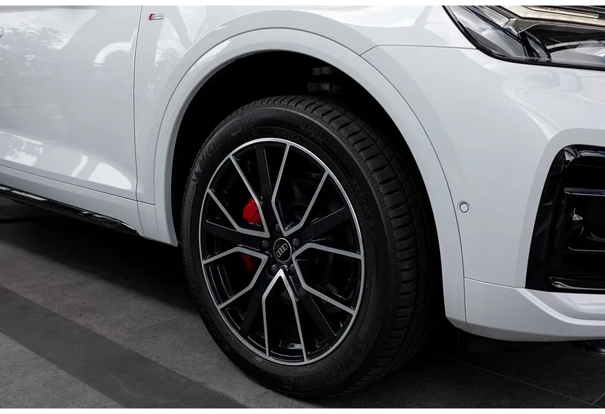 Audi Q5 L 2.0 TFSI S tronic quattro (245 л.с.) Luxury Dynamic Белый в АВИЛОН. Слайд №15