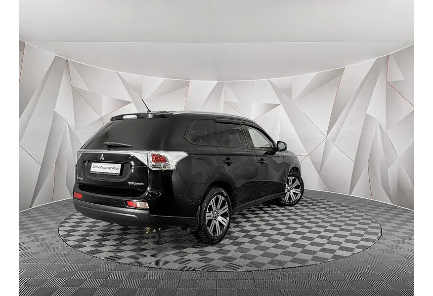 Mitsubishi Outlander 2.0 CVT (146 л.с.) Invite Черный в АВИЛОН. Слайд №2