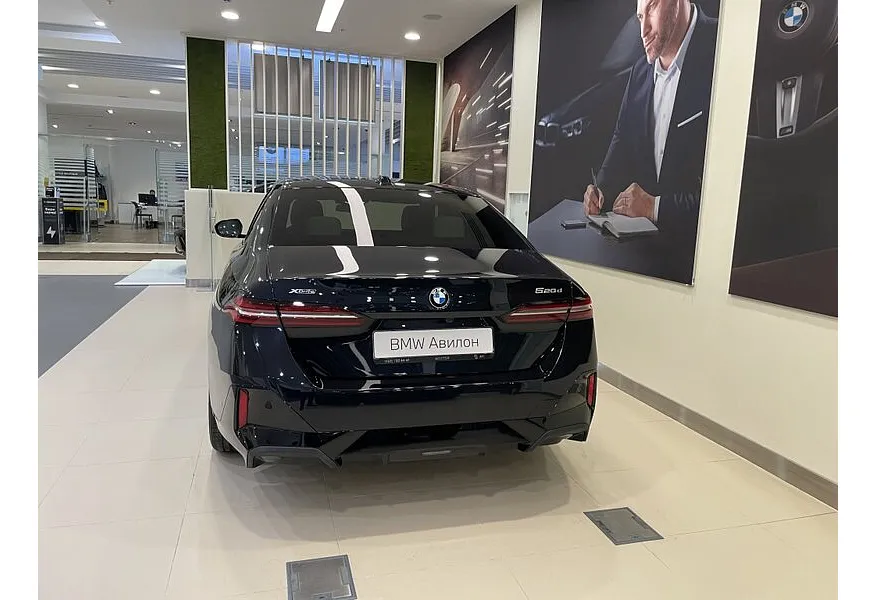 BMW 5 серия 520d xDrive AT (197 л.с.) Черный в АВИЛОН. Слайд №4