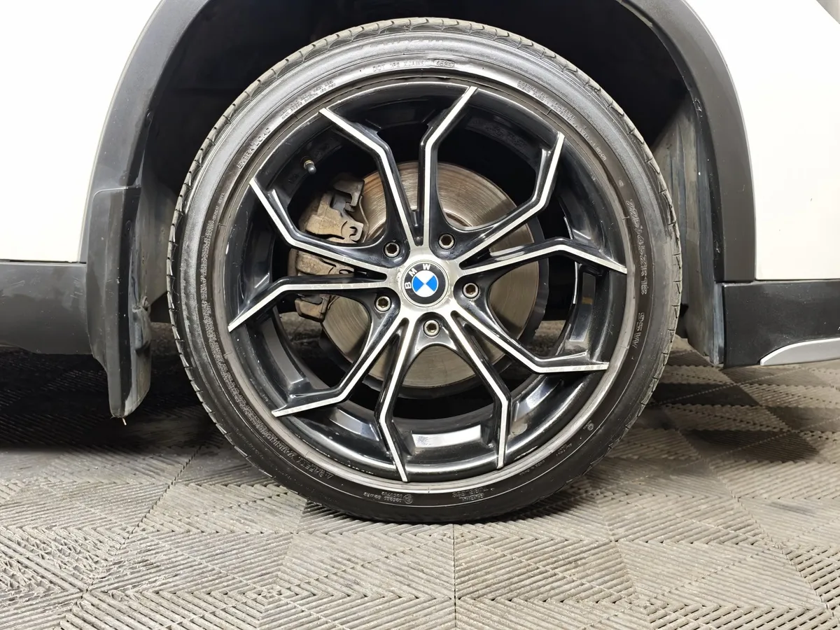 BMW X1 xDrive20i AT (184 л.с.) Белый в АВИЛОН. Слайд №7