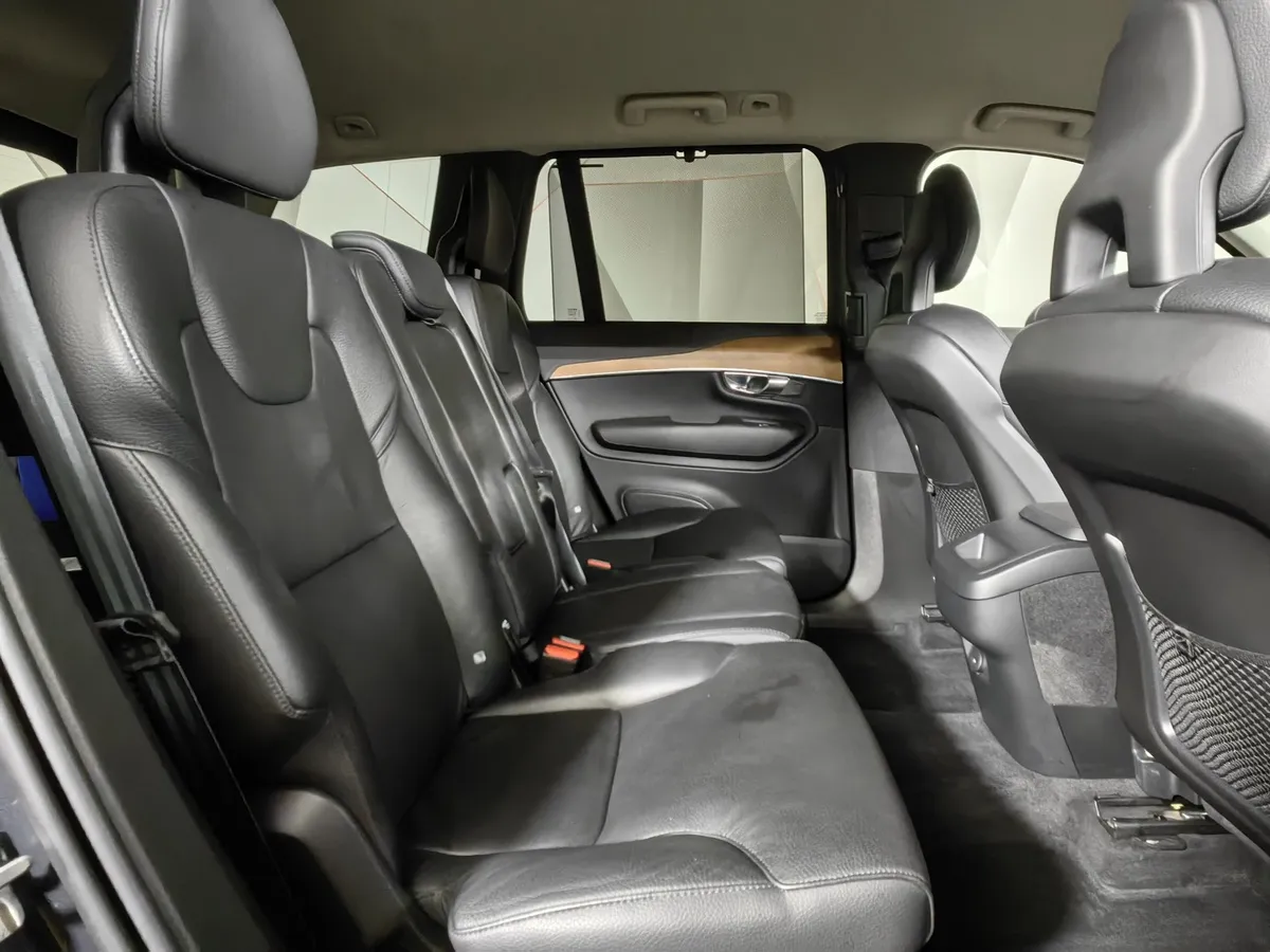 Volvo XC90 2.0 B5 mild hybrid AT AWD (7 мест) (250 л.с.) Ultra Bright Серый в АВИЛОН. Слайд №16