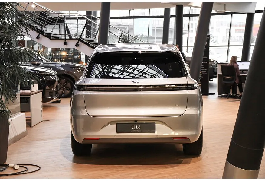 Li Auto L6 1.5 AT 4WD (150 л.с.) Max Серебристый в АВИЛОН. Слайд №3