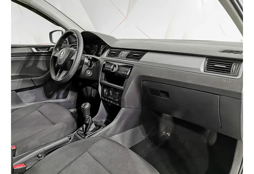 Skoda Rapid 1.6 MT (90 л.с.) Белый в АВИЛОН. Слайд №13